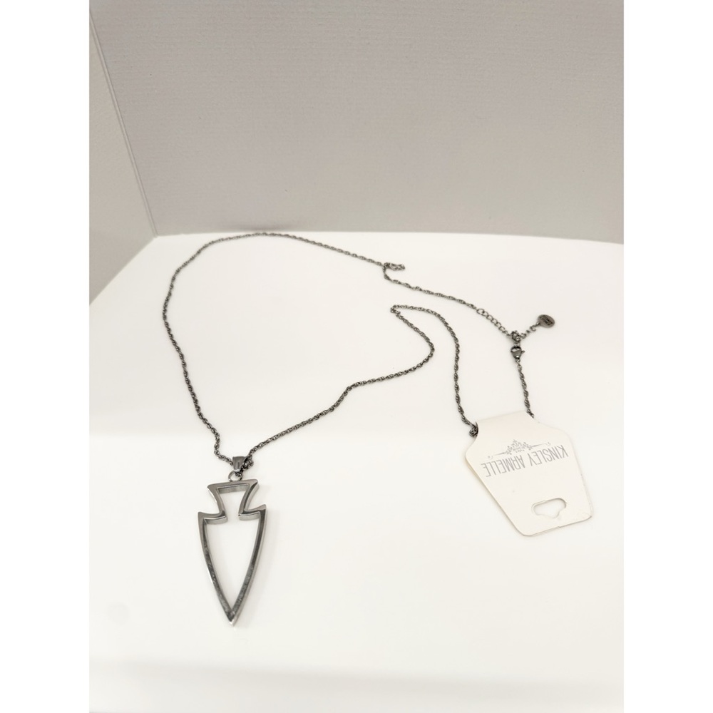 NWT Kinsley Armelle Arrowhead Necklace Silver lon Plated 32" - Picture 2 of 5